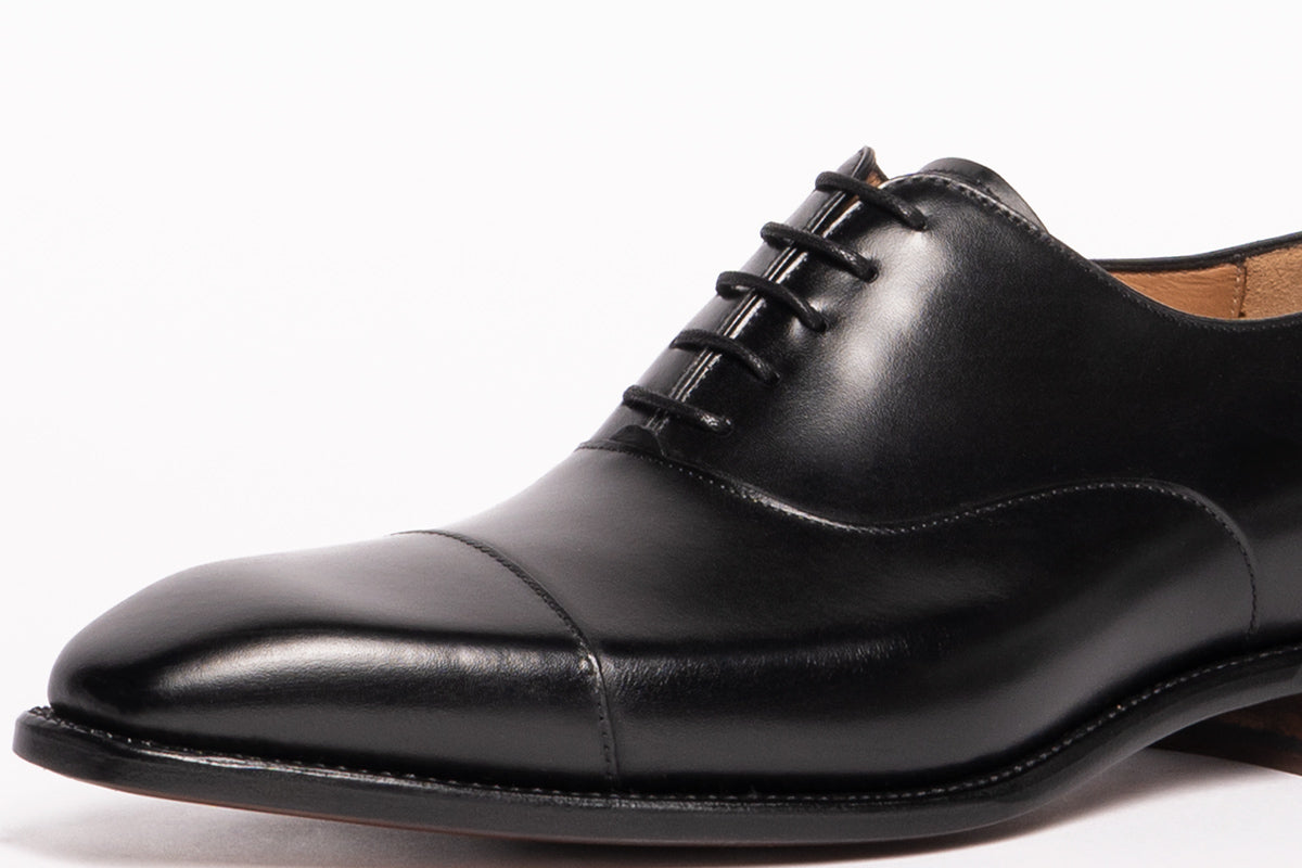 Carlos Santos 8627 Cap-Toe Oxford in Black Calf – close-up view showing full grain calfskin and Goodyear welted construction